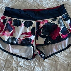 Speed Up Short by Lululemon. Size 6. 2.5” inseam